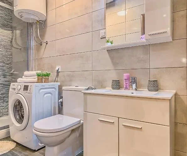 Silver Luxury 아파트 풀라