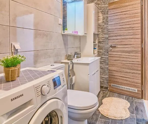 Silver Luxury 아파트 풀라