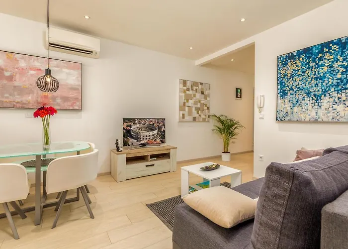 Silver Luxury 아파트